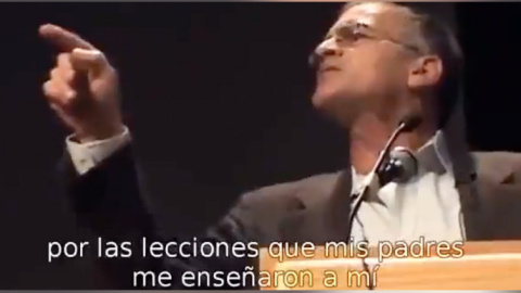 Norman Finkelstein responde a la audiencia en una conferencia en la Universidad de Waterloo.