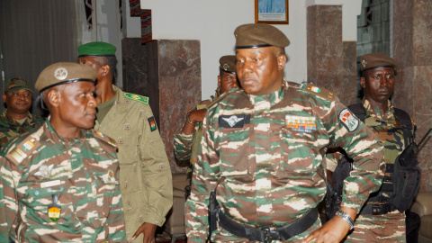 El general Abdourahmane Tiani, declarado nuevo jefe de Estado de Níger por los golpistas, antes de reunirse con varios ministros en Niamey, Níger, el 28 de julio de 2023. Balima Boureima / REUTERS.