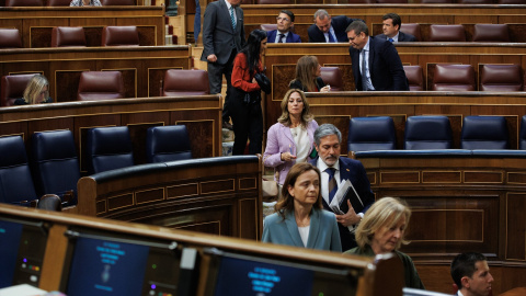 Diputados abandonan el hemiciclo tras una sesión de control al Gobierno. Archivo.