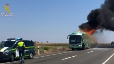 Un autobús con 50 personas a bordo se incendia a la altura de Fraga, en Huesca