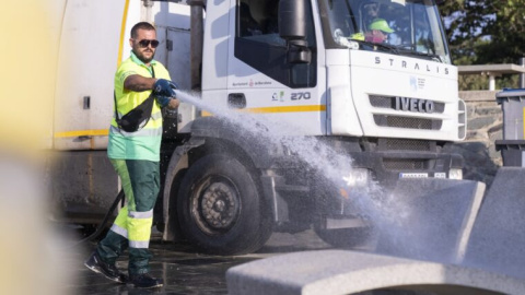 06/2023 - Trabajador de la limpeza en Barcelona.