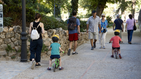 31/07/2023 Familias en el parque El Retiro en julio de 2023