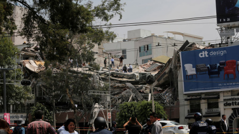 Un edificio venido abajo en Ciudad de México tras el terremoto. REUTERS/Claudia Daut