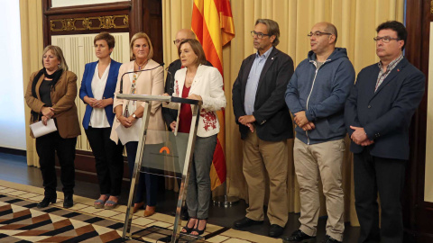 La presidenta del Parlament, Carme Forcadell, compareix per expressar rebuig pel cop de l'Estat contra l'autogovern català, acompanyada d'expresidents de la Cambra i membres de la Mesa