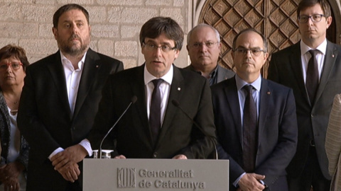 Declaració institucional del president de la Generalitat, Carles Puigdemont, junto a todos los miembros de su gobierno