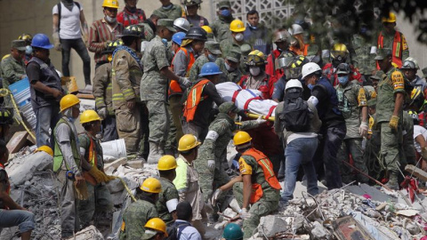 Rescate de víctimas del terremoto en México DF. / EFE