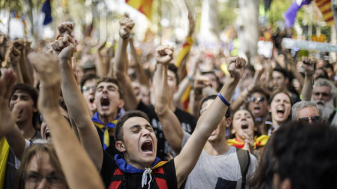 Manifestants a les portes del Tribunal Superior de Justicia de Catalunya / XAVI HERRERO