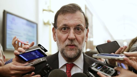 El presidente del Gobierno, Mariano Rajoy, en un 'canutazo' con la prensa del Congreso. Archivo REUTERS/Andrea Comas