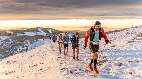 Participants de la darrera edició de l'Ultra Pirineu arribant al punt del Niu de l'Àliga