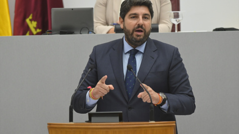 El candidato del Partido Popular para presidir Murcia, Fernando López Miras, interviene en la Asamblea Regional, a 7 de julio de 2023