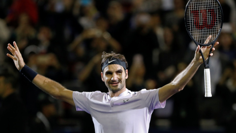 El tenista suizo Roger Federer tras vencer la final del torneo de Shanghai a Rafael Nadal. REUTERS/Aly Song