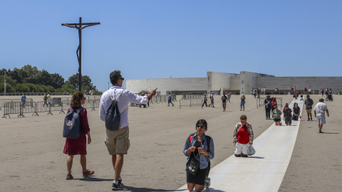 Devotos en el Santuario de Fátima, Portugal, a 27 de julio de 2023.