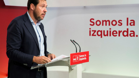 El portavoz de la Ejecutiva Federal del PSOE y alcalde de Valladolid, Oscar Puente, durante la rueda de prensa que ofreció tras la reunión de la Comisión Ejecutiva Federal del PSOE, en la sede de Ferraz. EFE/Santi Donaire