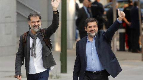 Els presidents d'Òmnium Cultural i de l'Assemblea Nacional Catalana, Jordi Cuixart i Jordi Sànchez, arriben a l'Audiència Nacional / EFE