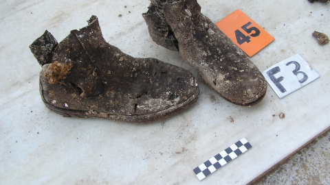 Botas de una de las víctimas de la represión franquista encontradas en la exhumación del cementerio de Valladolidad