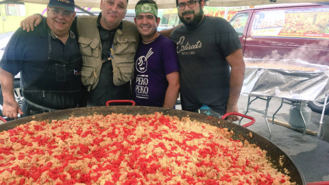 José Andrés y voluntarios elaboran más de 650 raciones de paella para los afectados del huracán María en Puerto Rico