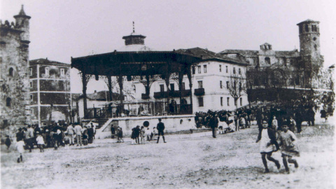 Foto antigua de la Plaza del Kasko de Sestao.