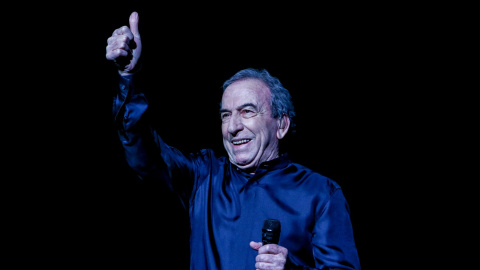 El cantante y compositor José Luis Perales, en una de sus últimas actuaciones en los escenarios, en el Wizink Center, de Madrid, en diciembre de 2021. E.P./Ricardo Rubio