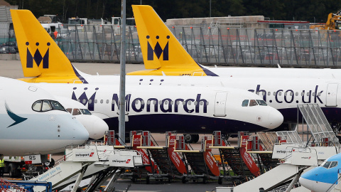 Aviones de la aerolínea británica Monarch, en las pistas del aeropuerto de Manchester. REUTERS/Andrew Yates