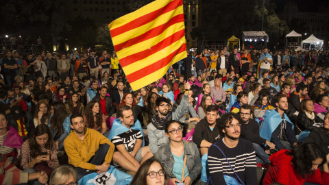 El 90% de los catalanes vota 'Sí' a la independencia, en una jornada que culmina con 844 heridos. /JAIRO VARGAS