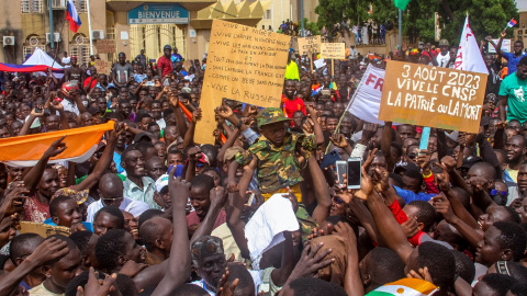 Manifestación en apoyo de los soldados golpistas de Niger y contra contra las sanciones internacionales en la capital Niamey.   REUTERS/Mahamadou Hamidou