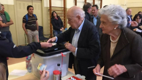 Jordi Pujol y Marta Ferrusola durante su votación en el referéndum.