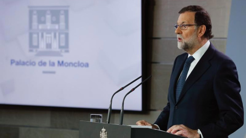 Rajoy durante su comparecencia en Moncloa. | EFE