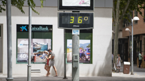 Un termómetro maraca 36 grados centígrados en la Plaza del Pilar, a 11 de agosto de 2021, en Ciudad Real, Castilla-La Mancha.