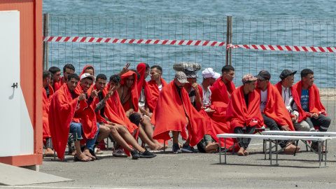 El buque de Salvamento Marítimo Salvamar Al Nair ha rescatado una segunda patera con 60 personas a bordo, a 8 de agosto, en Lanzarote.