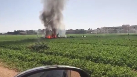 Imagen del caza siniestrado al lado de la base de Los Llanos (Albacete).