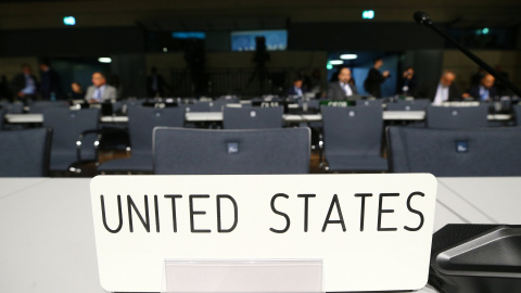 Los asientos vacíos de la delegación estadounidense, antes del comienzo de la cumbre del clima en Bonn. REUTERS/Wolfgang Rattay