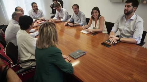 Varias formaciones se reúnen con EH Bildu en el Parlamento de Navarra, a 9 de agosto de 2023, en Pamplona, Navarra (España).