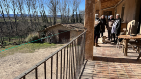 Envellir en comunitat en una masia del segle XVIII: Un grup de jubilats impulsa un 'cohousing senior' a Osona