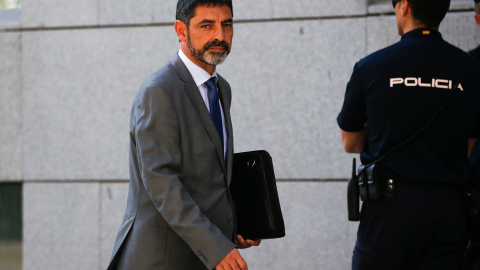 El mayor de los Mossos d'Esquadra, Josep Lluis Trapero, tras comparecen en la Audiencia Nacional. REUTERS/Javier Barbancho