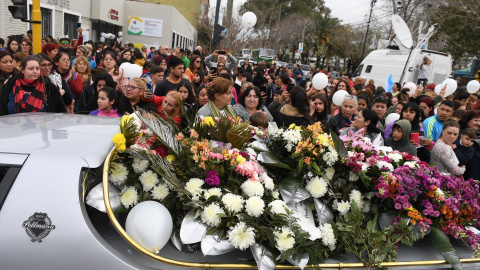 Los argentinos protestan por el asesinato de Morena Dominguez y se despiden de la niña de 11 años que ha sido asesinada en Lanus, Argentina el 10 de agosto de 2023