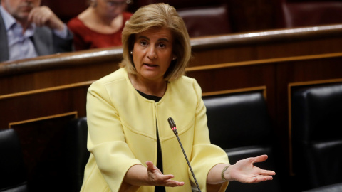 La ministra de Empleo, Fátima Báñez, durante su intervención la sesión de control al Ejecutivo en el Congreso. EFE/Juan Carlos Hidalgo