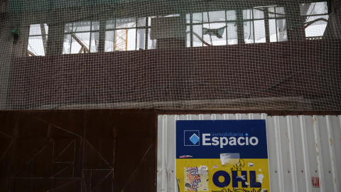 La entrada de una obra de OHL en Madrid. REUTERS