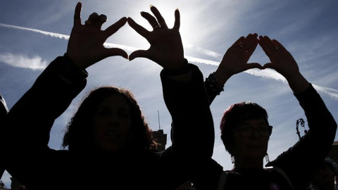 omento de la concentración, hoy en la Plaza del Castillo de Pamplona, convocado por la Coordinadora Feminista de Navarra para unirse al Paro Internacional de Mujeres (PIM) en el que ciudadanas de todo el mundo anteponen la solidaridad como "arma" contra 