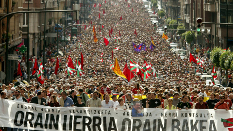 Manifestación abertzale en Euskadi. / REUTERS