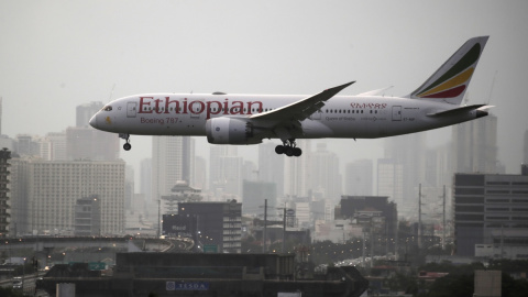 Fotografía de archivo de un avión de Ethiopian Airlines en Manila.