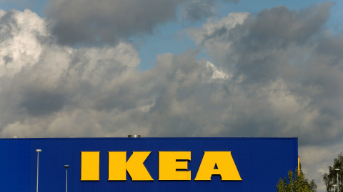 El logo de IKEA en una de sus tiendas en la localidad suiza de Spreitenbach. REUTERS/Arnd Wiegmann