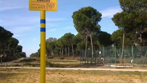 Señal que indica el proyecto de gas natural de Doñana. E.P.