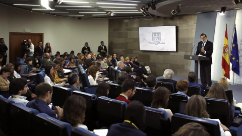 El presidente del gobierno Mariano Rajoy compareció para explicar la aplicación del Artículo 155 de la Constitución, tras el Consejo de Ministros extraordinario.EFE/Juan Carlos Hidalgo