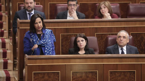 -La portavoz del Grupo Socialista, Margarita Robles,iz., en la sesión de control al Gobierno hoy en el Congreso de los Diputados, que tiene como asuntos principales la crisis política en Cataluña, el juicio por el caso Gürtel y los llamados "papeles d