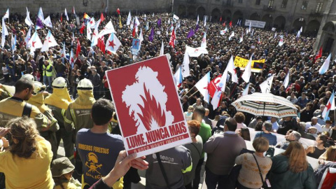 Miles de personas han marchado por las calles de Santiago de Compostela. - EFE