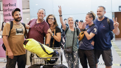 El grup de turistes catalans atrapats a Etiòpia arribant aquest dilluns, a l'aeroport Josep Tarradellas