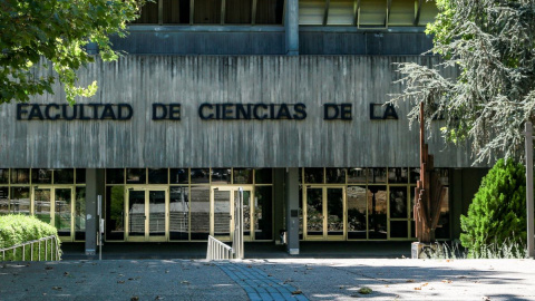 Entrada a la Facultad de Ciencias de la Información de la Universidad Complutense de Madrid, a 9 de agosto de 2019.