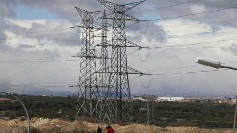 El precio de la electricidad caerá este jueves un 4%, el cuarto registro más alto en lo que va de año. Europa Press