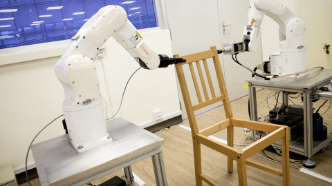 El robot que arma una silla de Ikea en 20 minutos