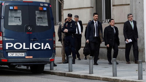 Els advocats de Carme Forcadell, Andreu Van den Eynde, i de Jordi Turull Jordi Pina Massachs, en la seva arribada al Tribunal Suprem / EFE/Mariscal